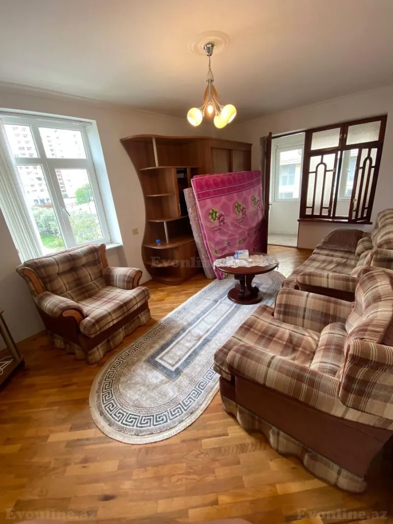 Bakı, Xətai r., Xətai m.da 1 otaqlı mənzil kirayə verilir