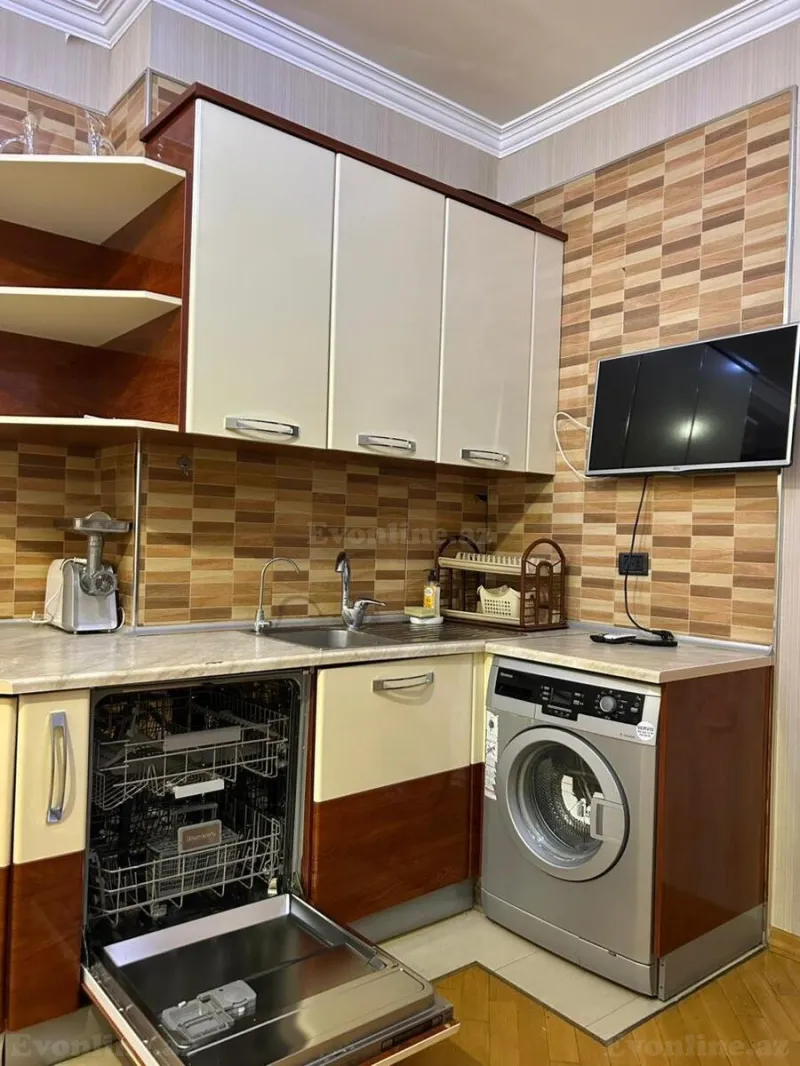 Kirayə verilir 4 otaqlı Mənzil Yeni tikili 220 m² Elmlər Akademiyası m. - şəkil 15