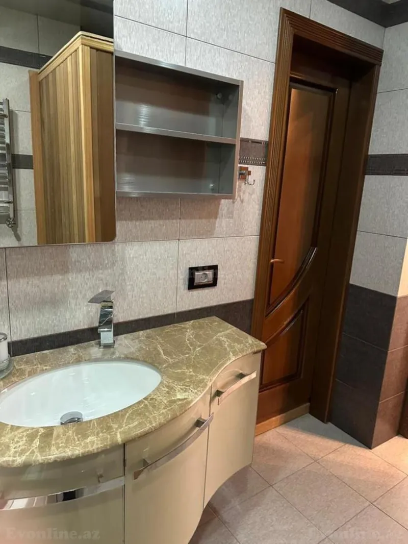 Satılır 3 otaqlı Mənzil Yeni tikili 120 m² 28 May m. - şəkil 18