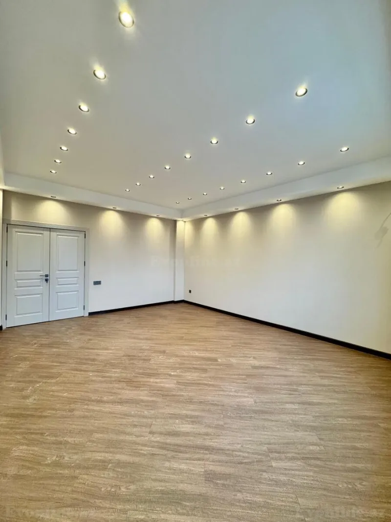 Satılır 3 otaqlı Mənzil Yeni tikili 135 m² İnşaatçılar m. - şəkil 2