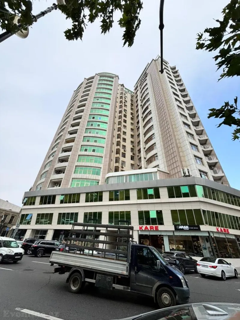 Bakı, Nəsimi r., Sahil m.da 4 otaqlı mənzil satılır