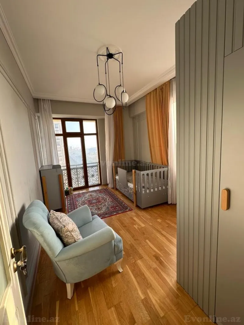 Satılır 3 otaqlı Mənzil Yeni tikili 130 m² Səbail r. - şəkil 2