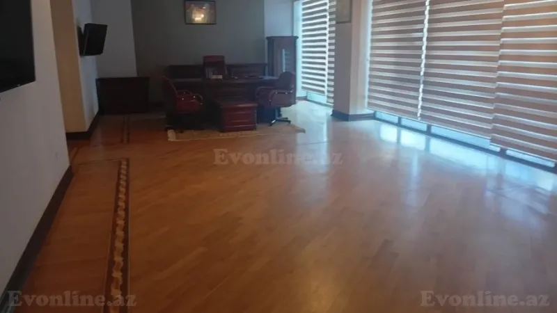 Kirayə verilir Ofis 280 m² İçərişəhər m.