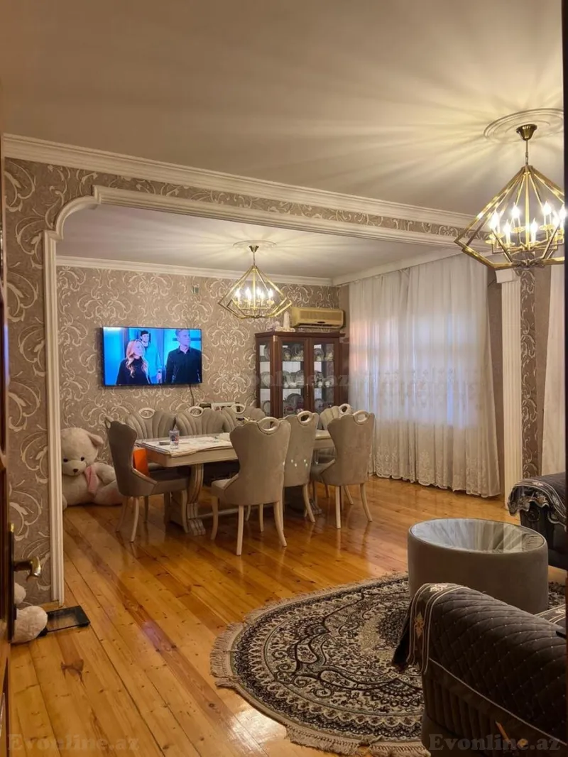 Satılır 4 otaqlı Mənzil Köhnə tikili 125 m² Azadlıq prospekti m.