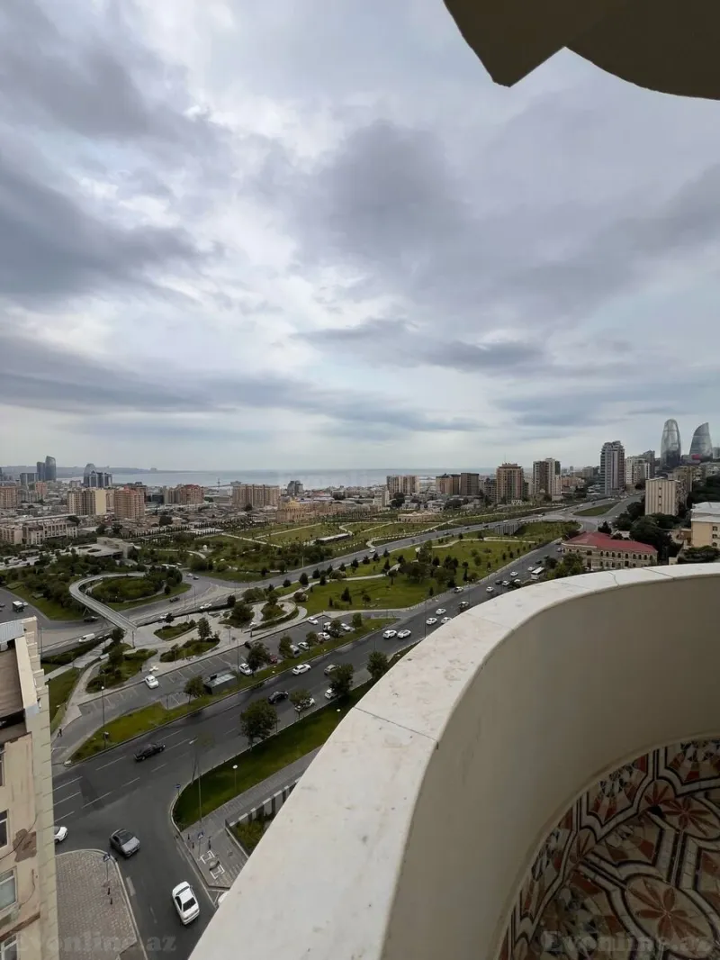 Satılır 4 otaqlı Mənzil Yeni tikili 195 m² Elmlər Akademiyası m.