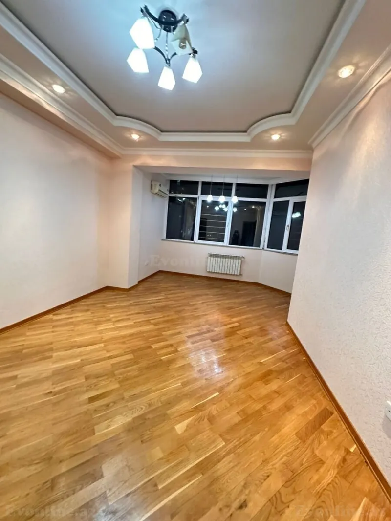 Satılır 3 otaqlı Mənzil Yeni tikili 60 m² 8 Noyabr m.