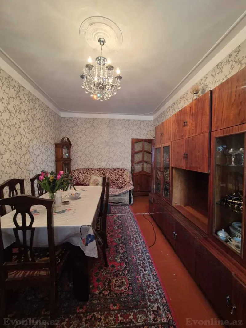 Satılır 4 otaqlı Mənzil Köhnə tikili 100 m² Yeni Yasamal