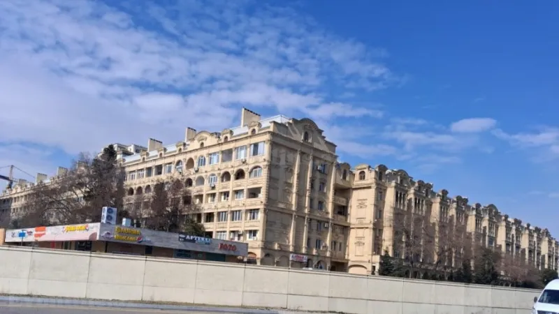 Satılır 3 otaqlı Mənzil Köhnə tikili 75 m² Gənclik m. - şəkil 2