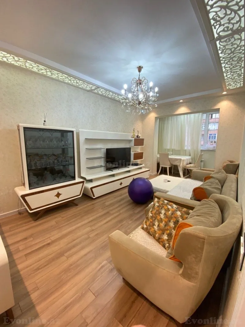 Satılır 3 otaqlı Mənzil Köhnə tikili 90 m² Yeni Yasamal