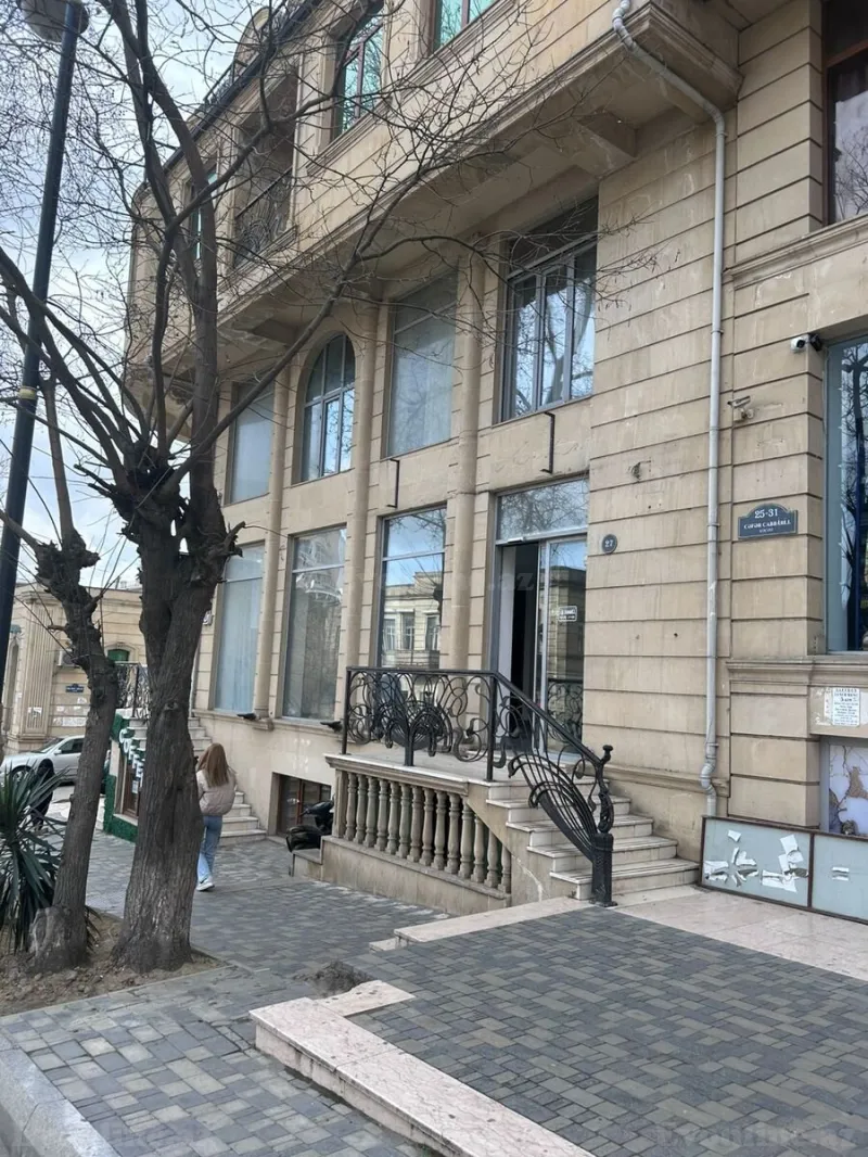 Kirayə verilir Obyekt 185 m² Nizami m.