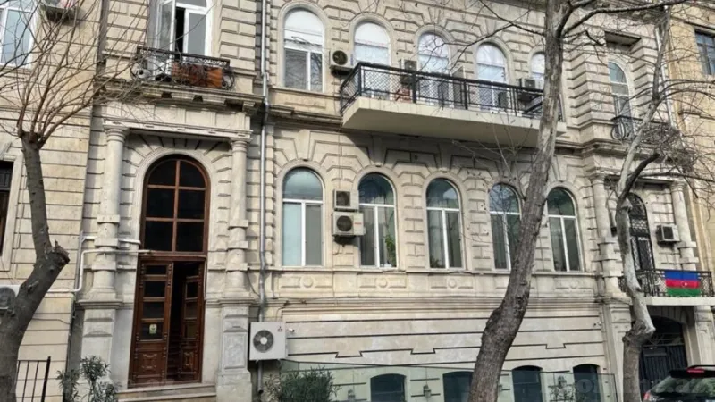 Bakı, Səbail r., İçərişəhər m.da 5 otaqlı mənzil satılır