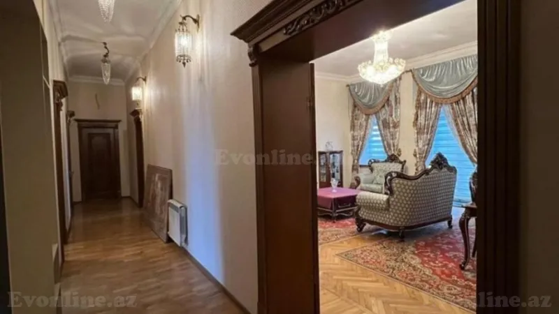 Satılır 5 otaqlı Mənzil Köhnə tikili 250 m² İçərişəhər m. - şəkil 2