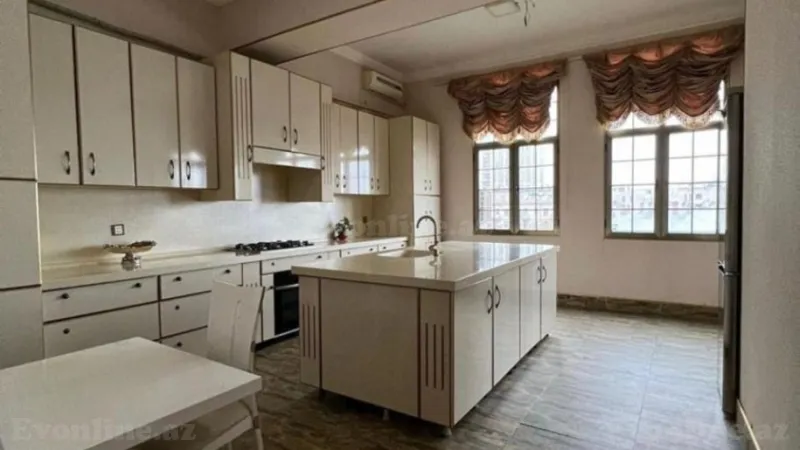 Satılır 5 otaqlı Mənzil Köhnə tikili 250 m² İçərişəhər m. - şəkil 6