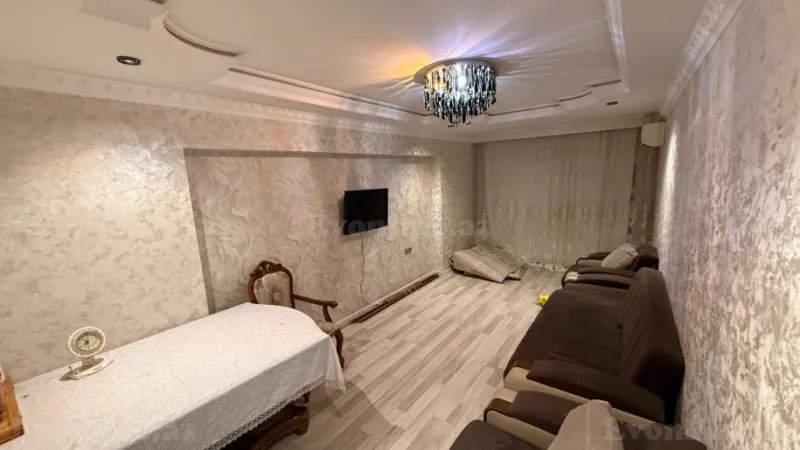 Satılır 3 otaqlı Mənzil Köhnə tikili 90 m² Qara Qarayev m.