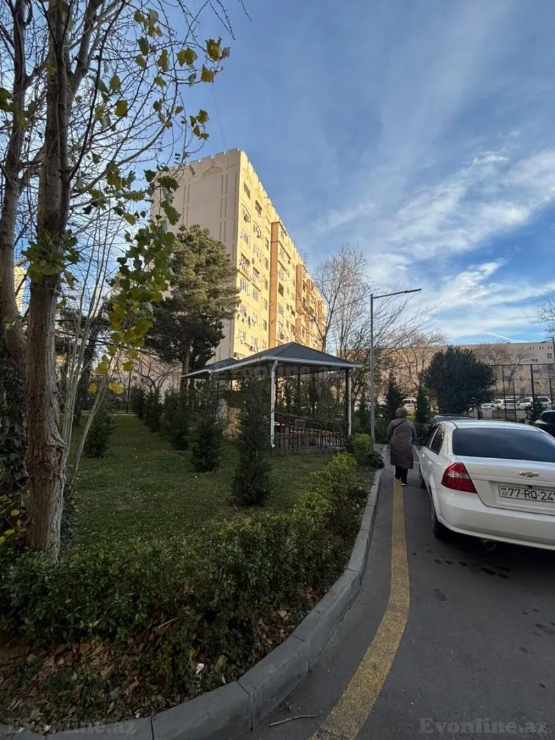 Satılır 2 otaqlı Mənzil Köhnə tikili 55 m² Xalqlar Dostluğu m. - şəkil 2