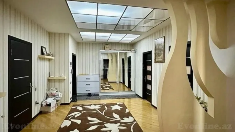 Satılır 4 otaqlı Mənzil Yeni tikili 160 m² 8 Noyabr m.