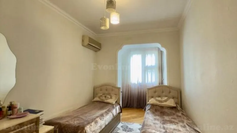 Satılır 3 otaqlı Mənzil Köhnə tikili 74 m² Nərimanov r. - şəkil 4