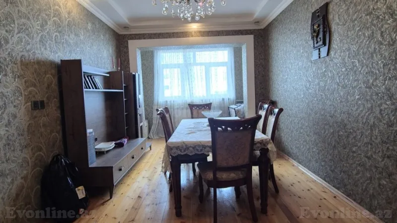 Satılır 4 otaqlı Mənzil Köhnə tikili 100 m² Yeni Yasamal