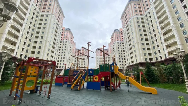 Satılır 4 otaqlı Mənzil Yeni tikili 250 m² Elmlər Akademiyası m.