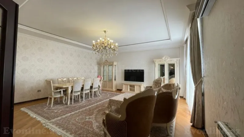 Satılır 3 otaqlı Mənzil Yeni tikili 126 m² 8 Noyabr m.