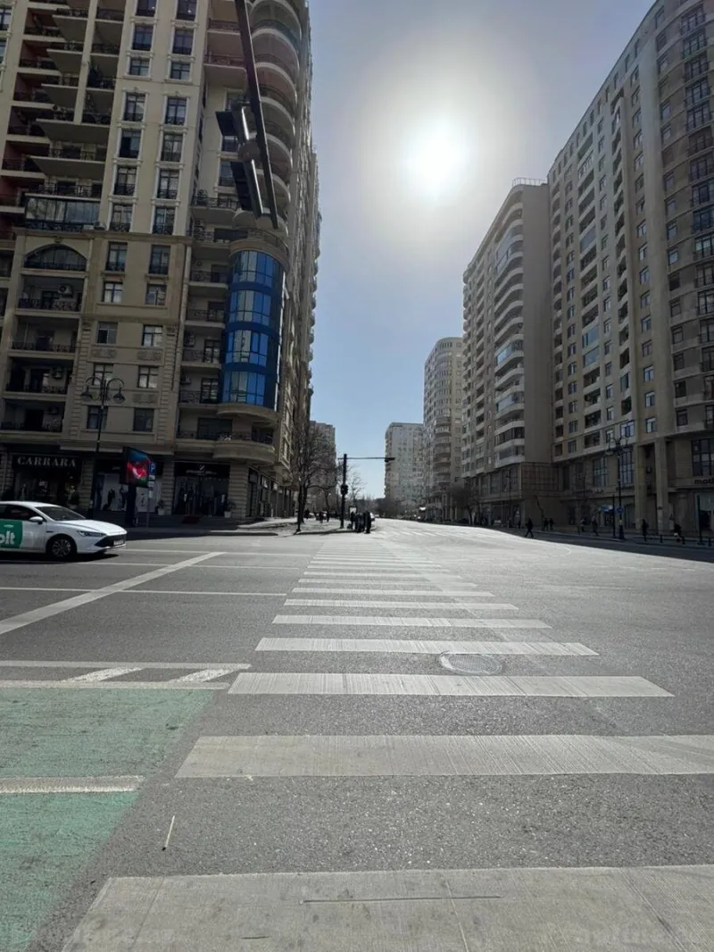 Satılır 4 otaqlı Mənzil Yeni tikili 322 m² Elmlər Akademiyası m. - şəkil 2