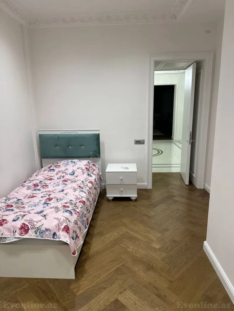 Kirayə verilir 3 otaqlı Mənzil Yeni tikili 170 m² Xətai m. - şəkil 13