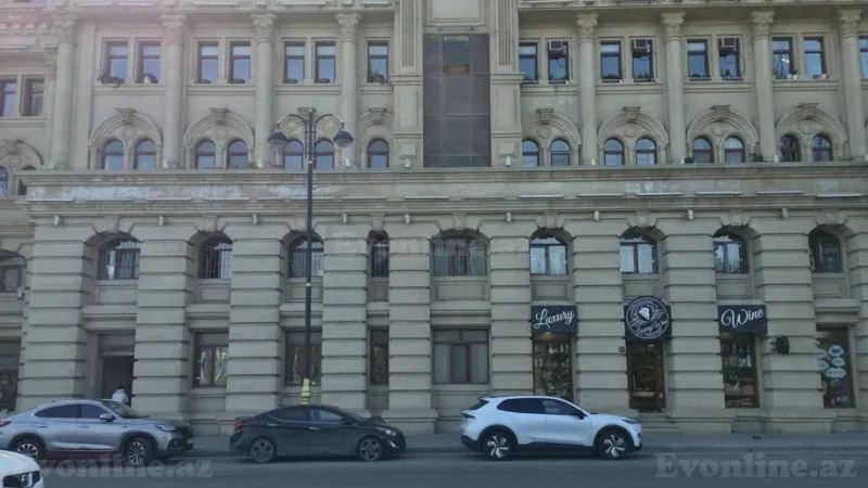 Satılır 3 otaqlı Mənzil Köhnə tikili 80 m² Nəsimi r.