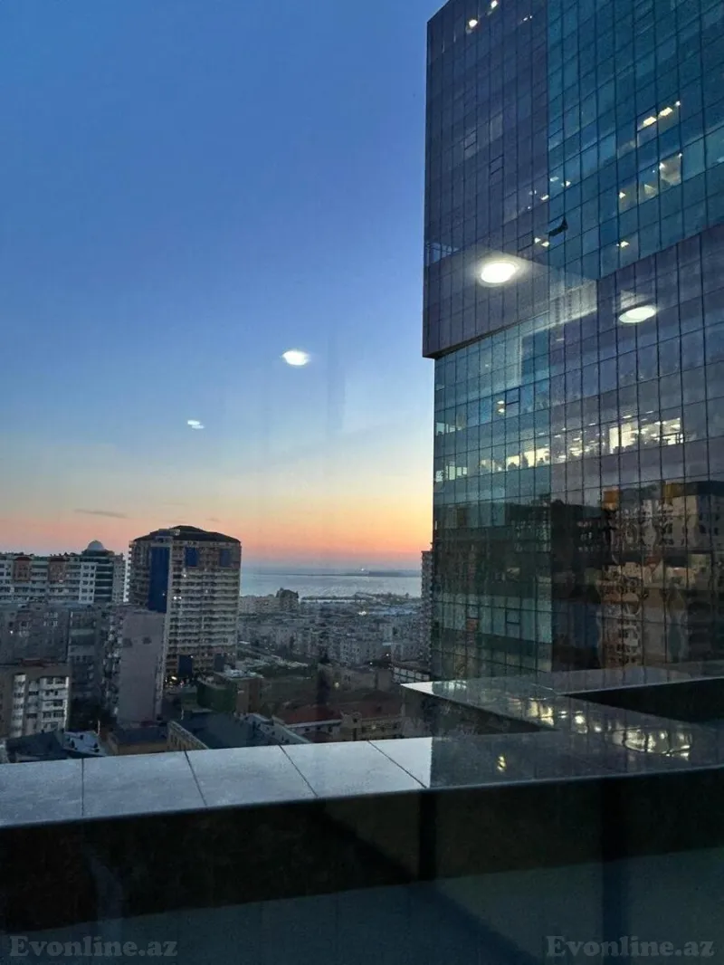 Kirayə verilir Ofis 14 m² Xətai m.