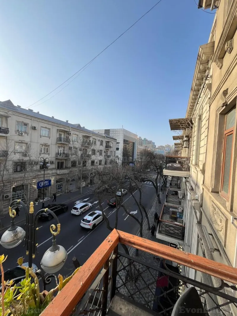 Kirayə verilir Ofis 40 m² 28 May m.