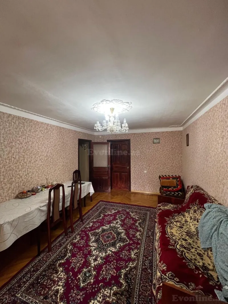 Satılır 3 otaqlı Mənzil Köhnə tikili 70 m² İnşaatçılar m. - şəkil 3