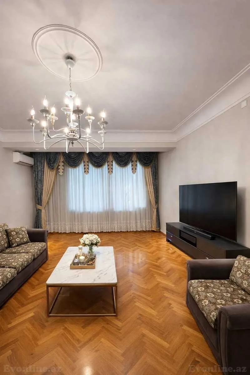 Kirayə verilir 3 otaqlı Mənzil Köhnə tikili 95 m² Nəsimi r.
