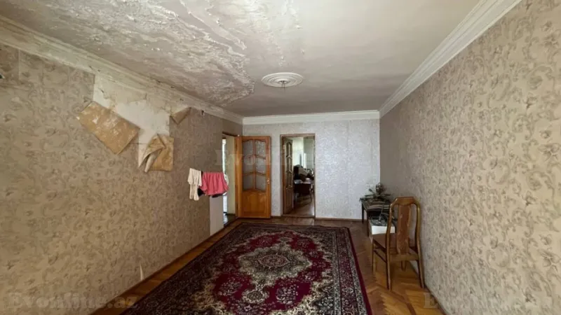 Satılır 3 otaqlı Mənzil Köhnə tikili 80 m² Nəsimi r.