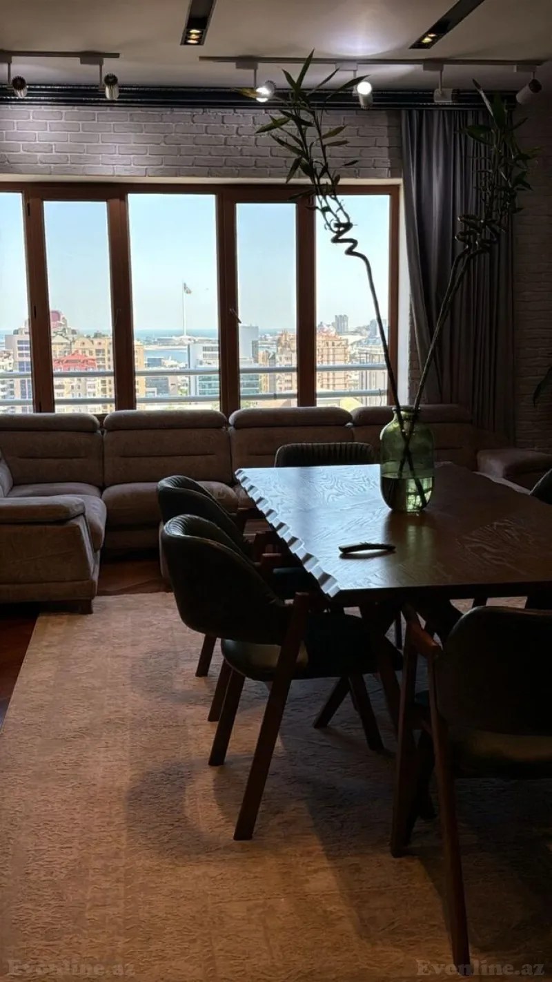 Satılır 5 otaqlı Mənzil Yeni tikili 240 m² Nizami m.