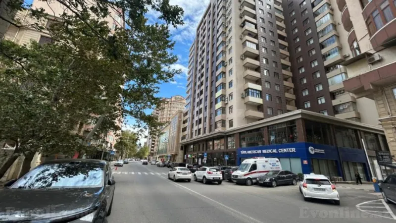 Satılır 3 otaqlı Mənzil Yeni tikili 148 m² 8 Noyabr m.