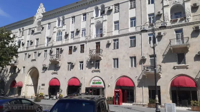 Kirayə verilir 2 otaqlı Mənzil Köhnə tikili 54 m² Sahil m.