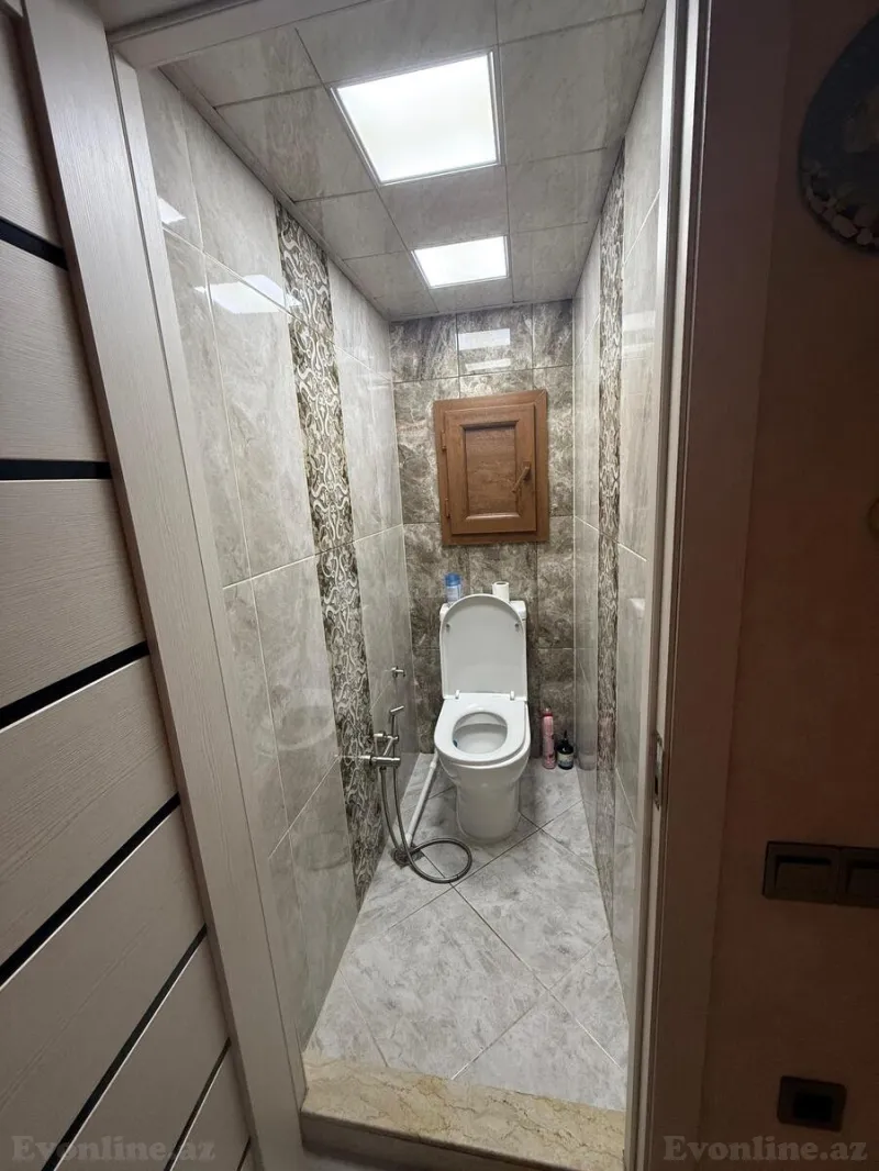 Satılır 3 otaqlı Mənzil Köhnə tikili 68 m² Qaraçuxur