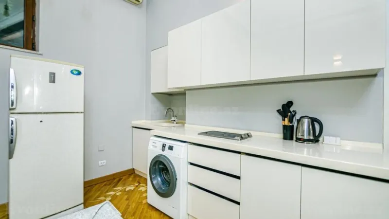 Kirayə verilir 4 otaqlı Mənzil Köhnə tikili 130 m² Sahil m. - şəkil 6