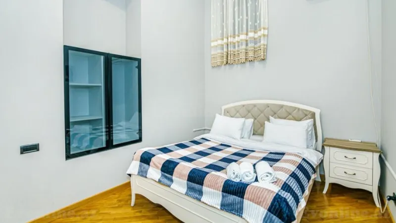 Kirayə verilir 4 otaqlı Mənzil Köhnə tikili 130 m² Sahil m. - şəkil 9