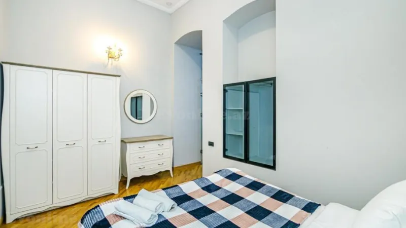 Kirayə verilir 4 otaqlı Mənzil Köhnə tikili 130 m² Sahil m. - şəkil 17