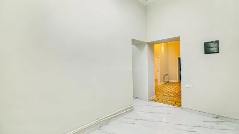 Kirayə verilir 5 otaqlı Mənzil Yeni tikili 214 m² Sahil m. - şəkil 18