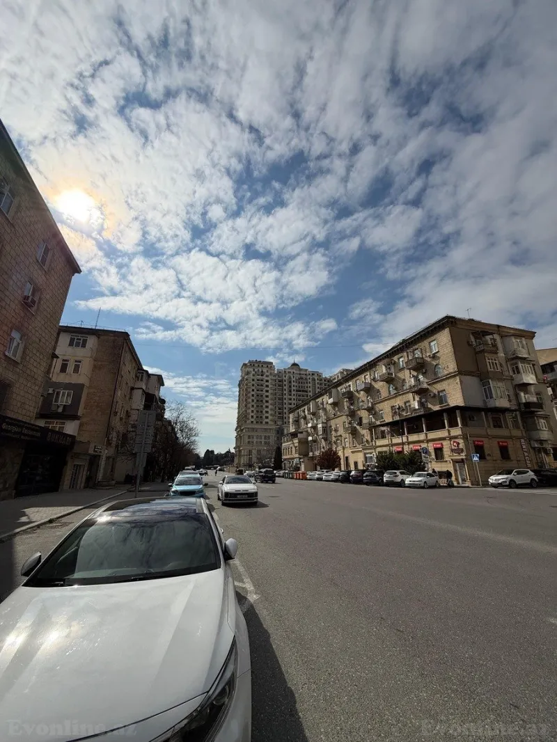 Satılır 2 otaqlı Mənzil Köhnə tikili 42 m² Elmlər Akademiyası m.