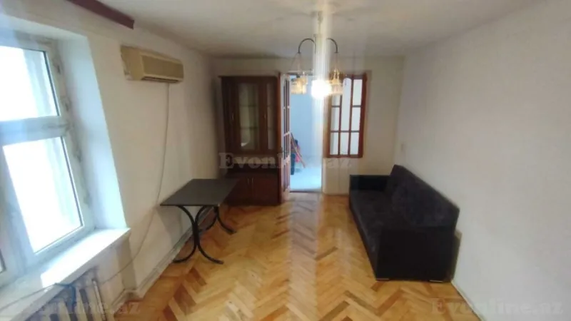 Satılır 2 otaqlı Mənzil Köhnə tikili 35 m² Elmlər Akademiyası m.