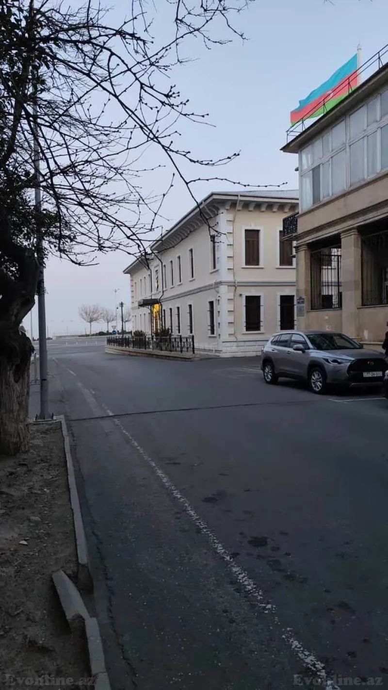 Bakı, Səbail r., Bayılda 5 otaqlı mənzil satılır