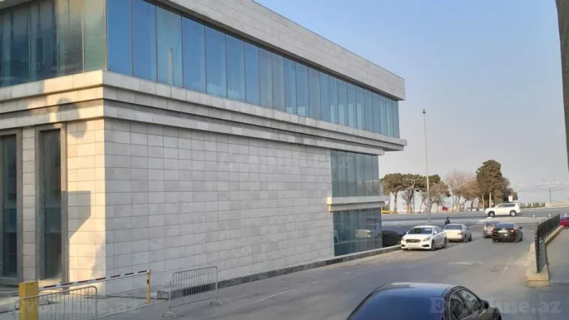 Satılır 5 otaqlı Mənzil Köhnə tikili 200 m² Bayıl - şəkil 2