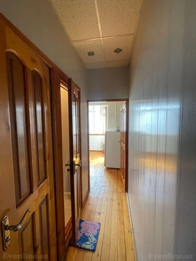 Satılır 2 otaqlı Mənzil Köhnə tikili 65 m² 8 Noyabr m.