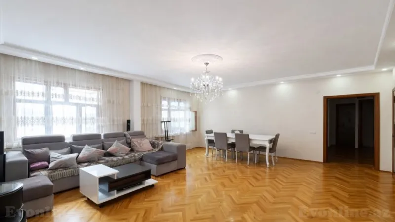 Satılır 5 otaqlı Mənzil Köhnə tikili 130 m² Yeni Yasamal