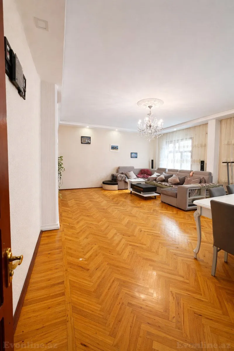 Satılır 5 otaqlı Mənzil Köhnə tikili 130 m² Yeni Yasamal - şəkil 2