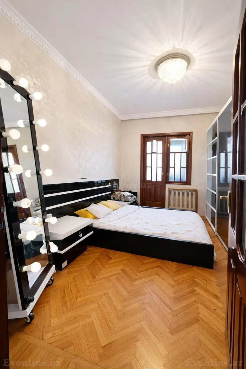 Satılır 5 otaqlı Mənzil Köhnə tikili 130 m² Yeni Yasamal - şəkil 4