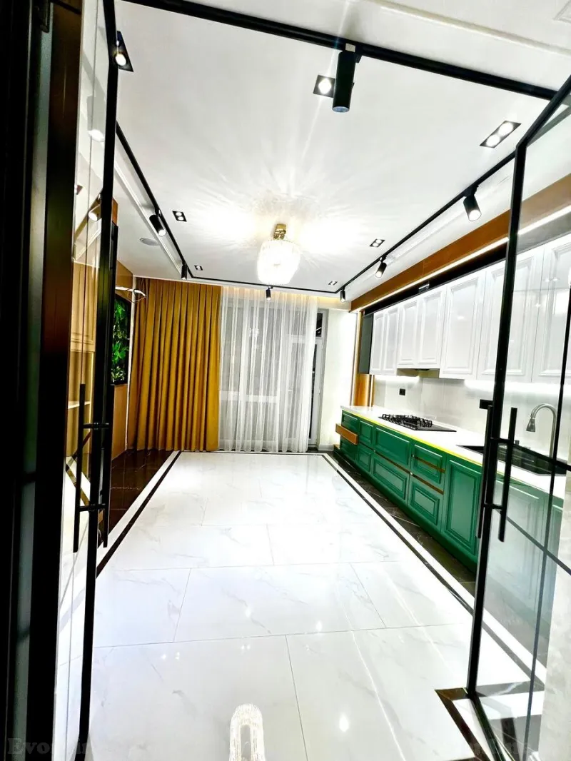 Satılır 4 otaqlı Mənzil Yeni tikili 186 m² Qara Qarayev m. - şəkil 2