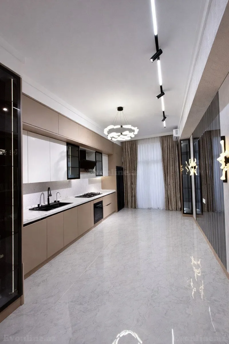 Satılır 4 otaqlı Mənzil Yeni tikili 195 m² 28 May m. - şəkil 5